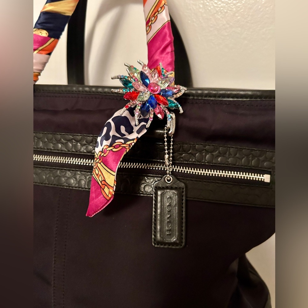 Coach “Glow Up” Julia Opt Art Vintage carry all. - Picture 3 of 14